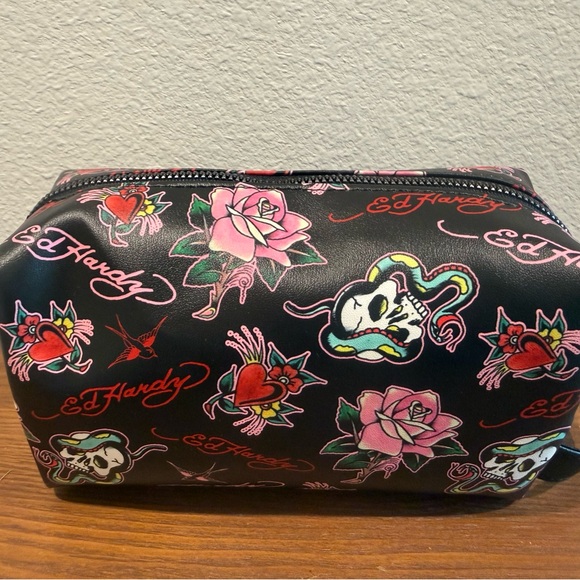 NWOT Ed Hardy Cosmetic Bag with Tattoo Print - Picture 4 of 6